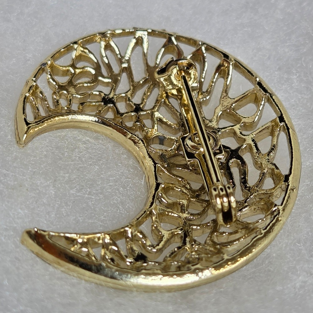 Vintage Gold Tone Crescent Moon Brooch Openwork Filigree Celestial 20th Century - Picture 4 of 7